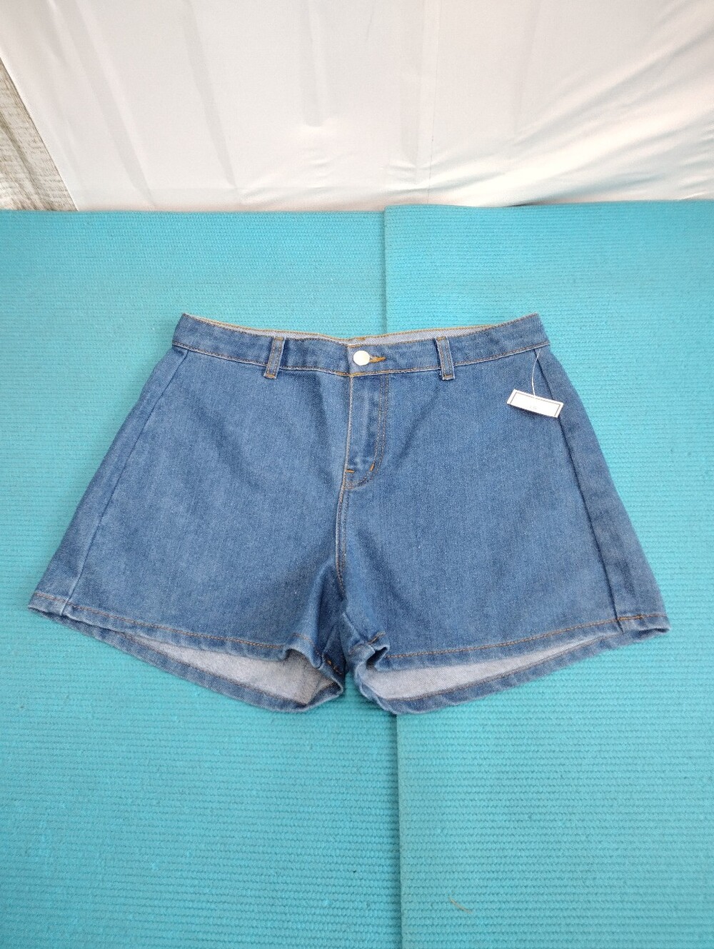 NEW Women’s High-Waist Denim Curvy Shorts Stretch Blue - Size L